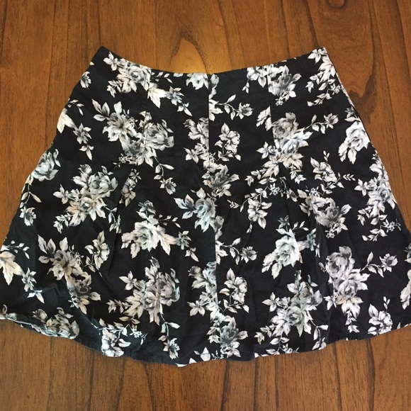 Bethany Mota Black Floral Skirt - Picture 2 of 6